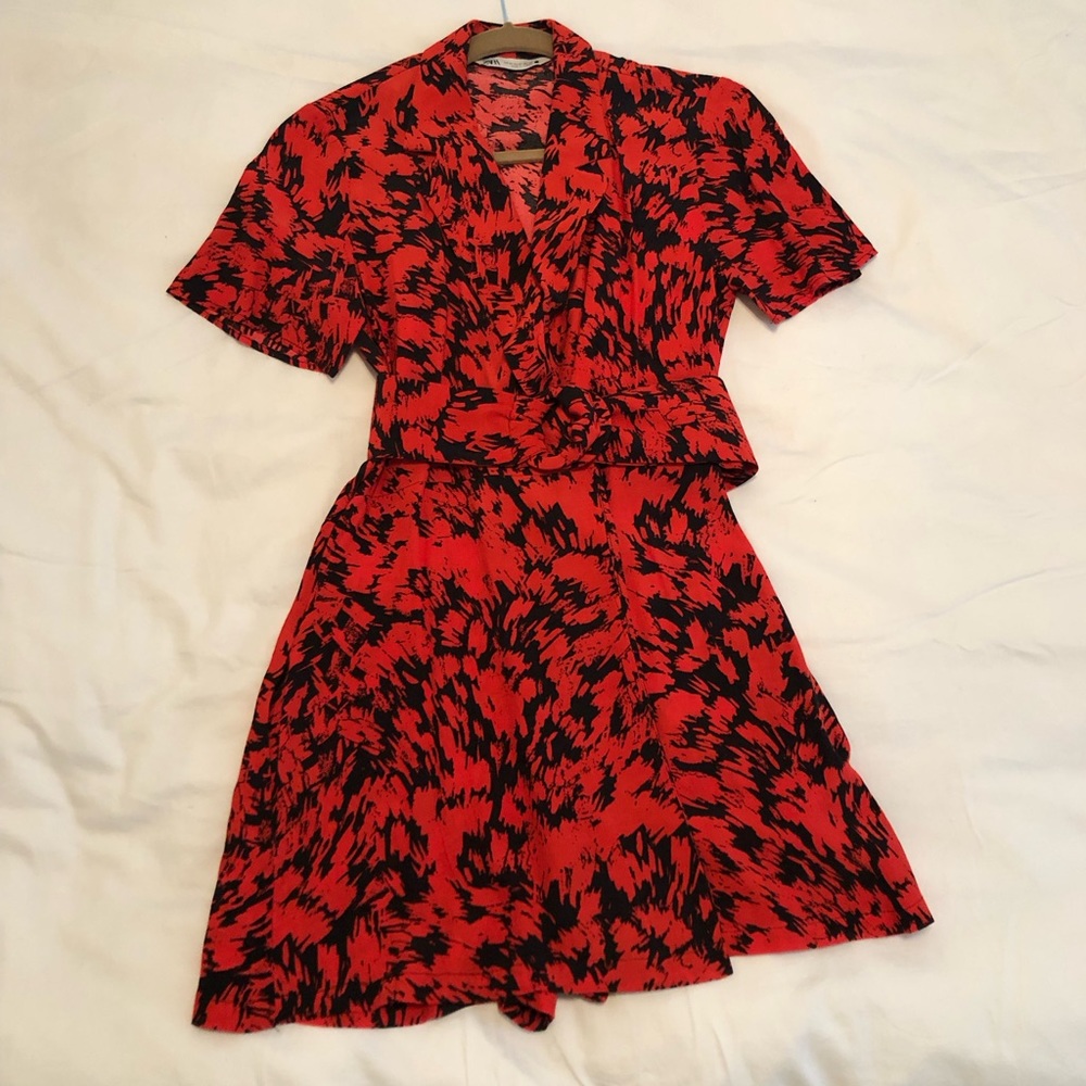 Zara skort. Fun and vibrant! With belt.